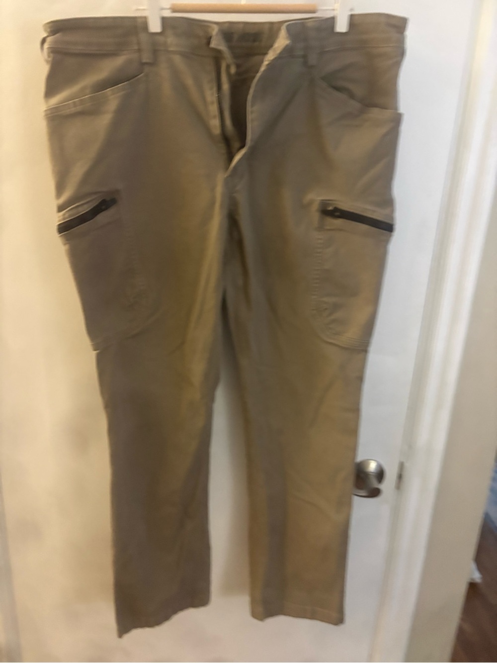Duluth Trading Co. Tan Cargo Pants with Zip Pockets 40 x 32